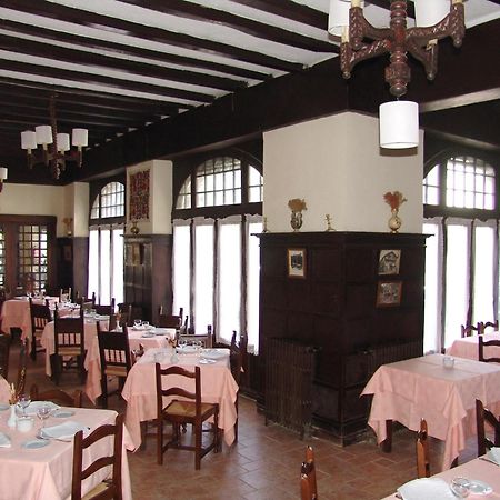 לקומברי Hostal Ayestaran II מראה חיצוני תמונה