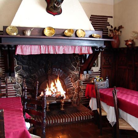 לקומברי Hostal Ayestaran II מראה חיצוני תמונה