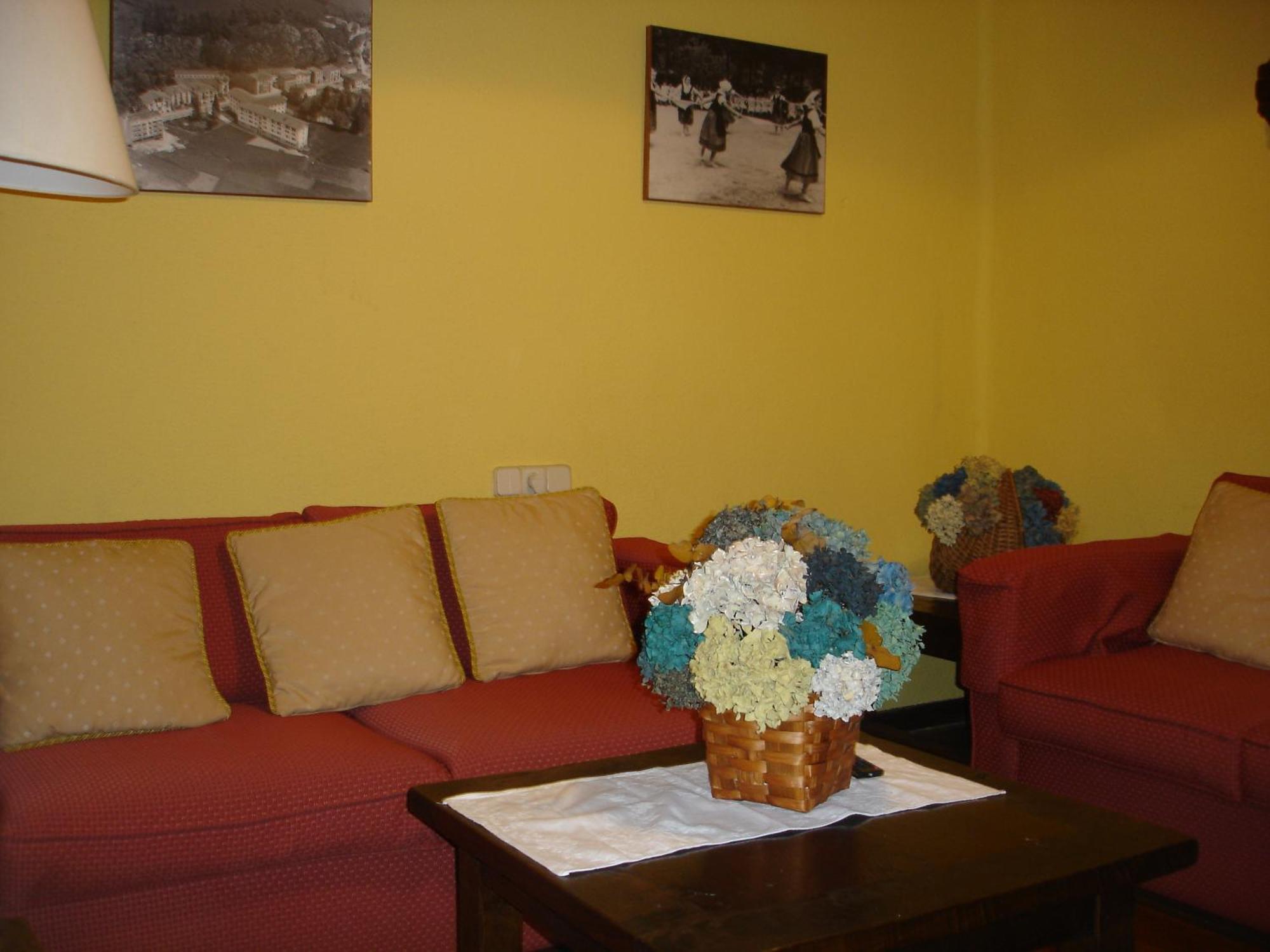 לקומברי Hostal Ayestaran II מראה חיצוני תמונה