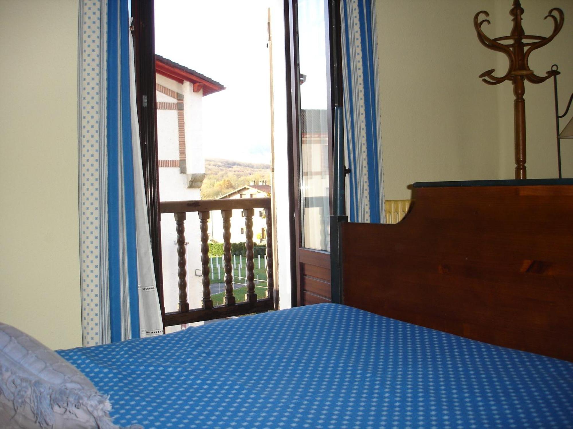 לקומברי Hostal Ayestaran II מראה חיצוני תמונה