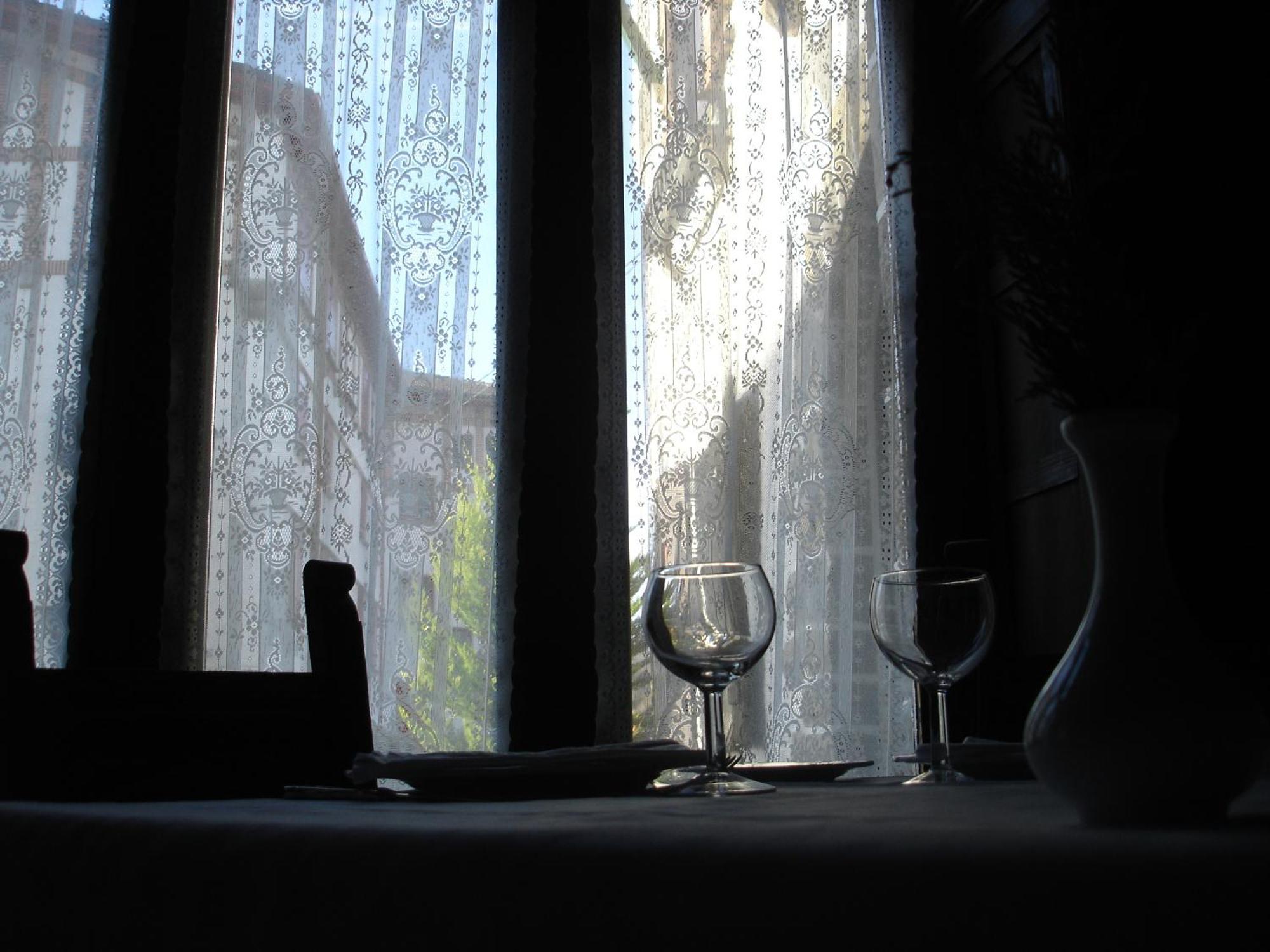לקומברי Hostal Ayestaran II מראה חיצוני תמונה