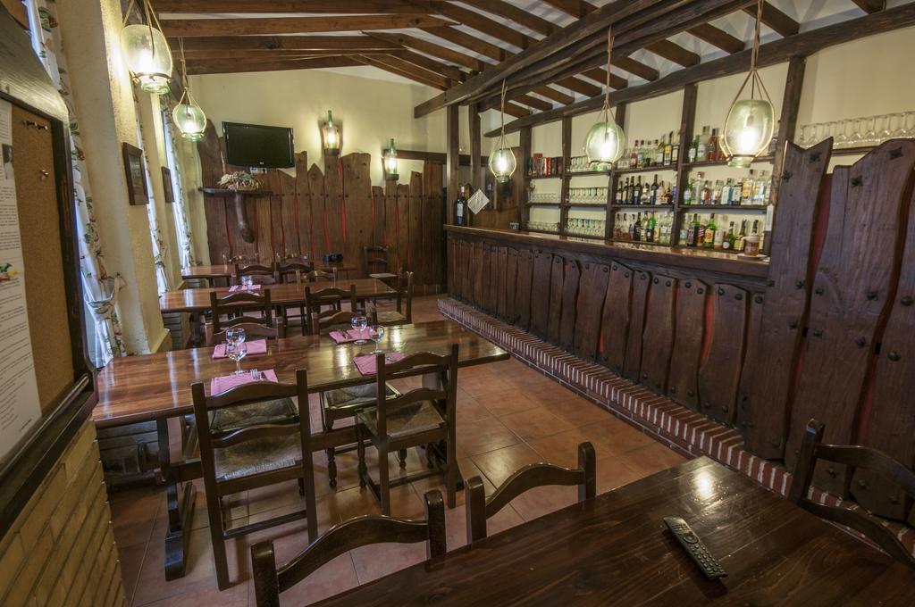 לקומברי Hostal Ayestaran II מראה חיצוני תמונה