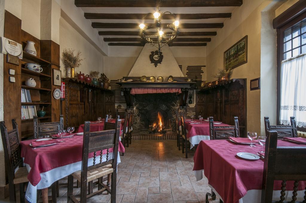 לקומברי Hostal Ayestaran II מראה חיצוני תמונה