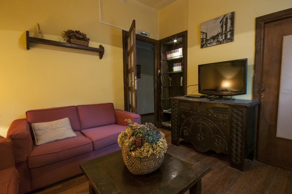 לקומברי Hostal Ayestaran II מראה חיצוני תמונה