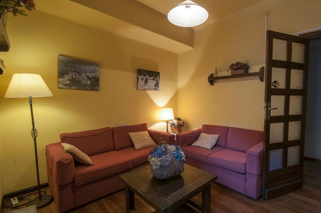 לקומברי Hostal Ayestaran II מראה חיצוני תמונה