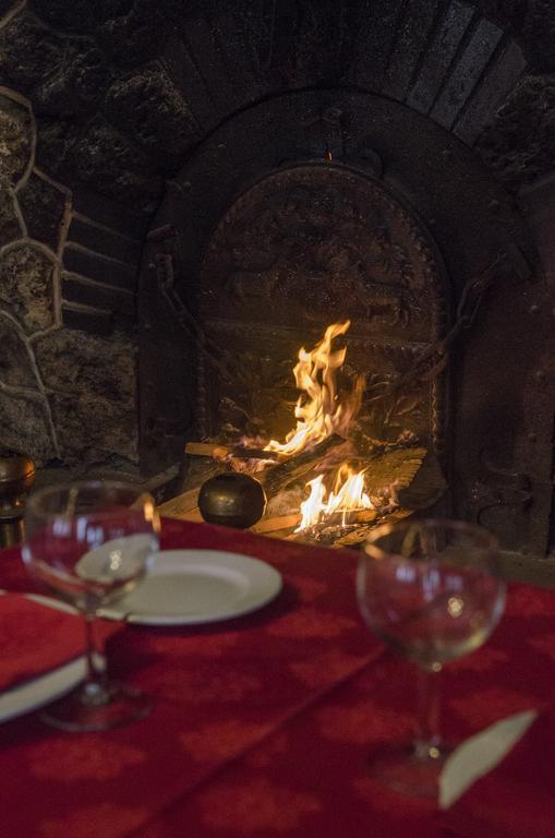 לקומברי Hostal Ayestaran II מראה חיצוני תמונה