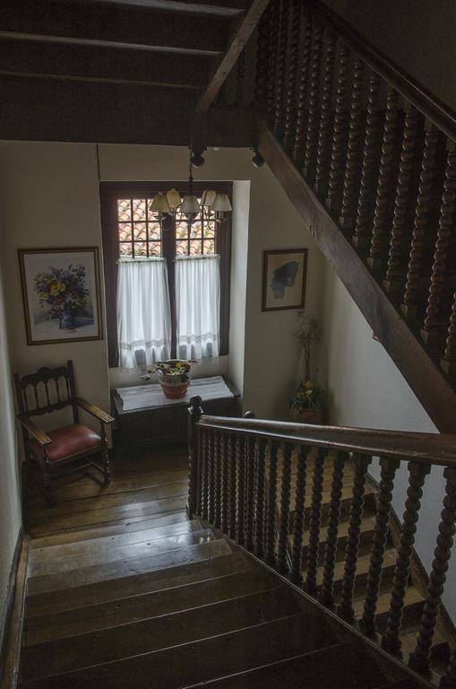 לקומברי Hostal Ayestaran II מראה חיצוני תמונה